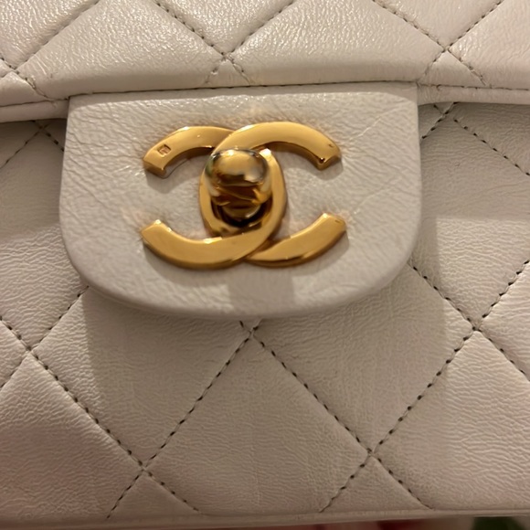 Vintage white Chanel classic flap - Picture 3 of 14